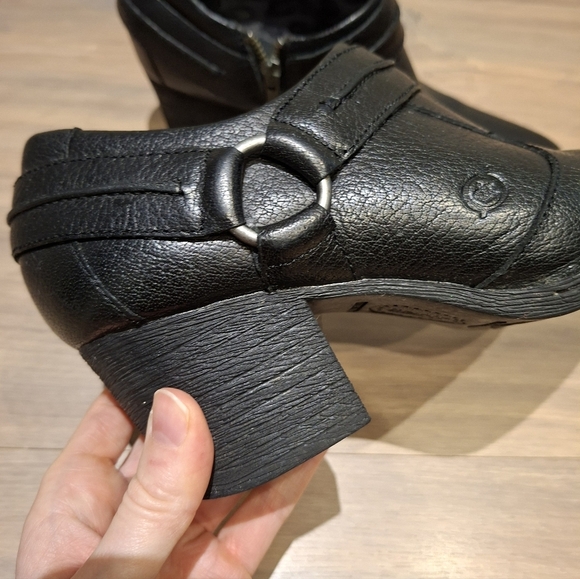 Born Women's Black Leather Western/Moto-inspired Ankle Boots (Size 9/EU 40.5) - Picture 3 of 11
